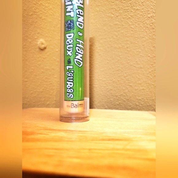 NEW The Balm Blend a Hand Tapered Foundation Makeup Brush - Picture 3 of 8